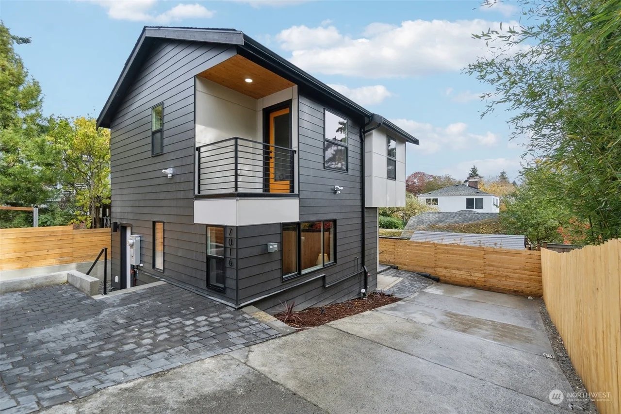 20th Ave NE